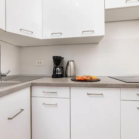 Apartments Lacrima *