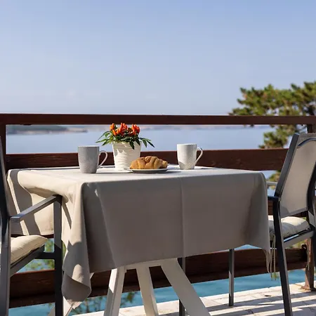 Apartments Lacrima *